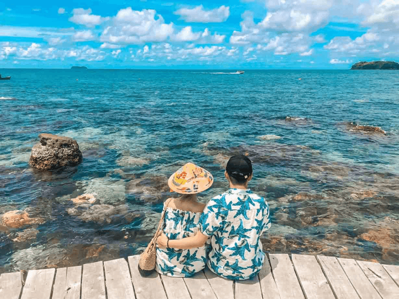 Đắm mình với làn nước trong xanh tại hòn Mây Rút 