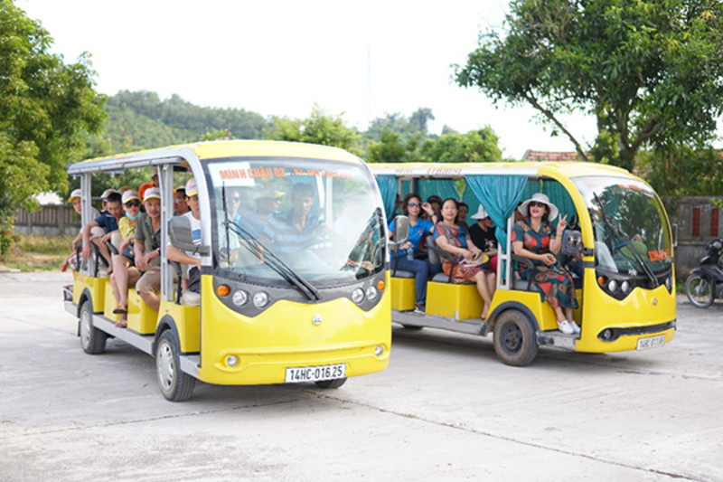 Xe điện tuk tuk trên Đảo Bình Hưng