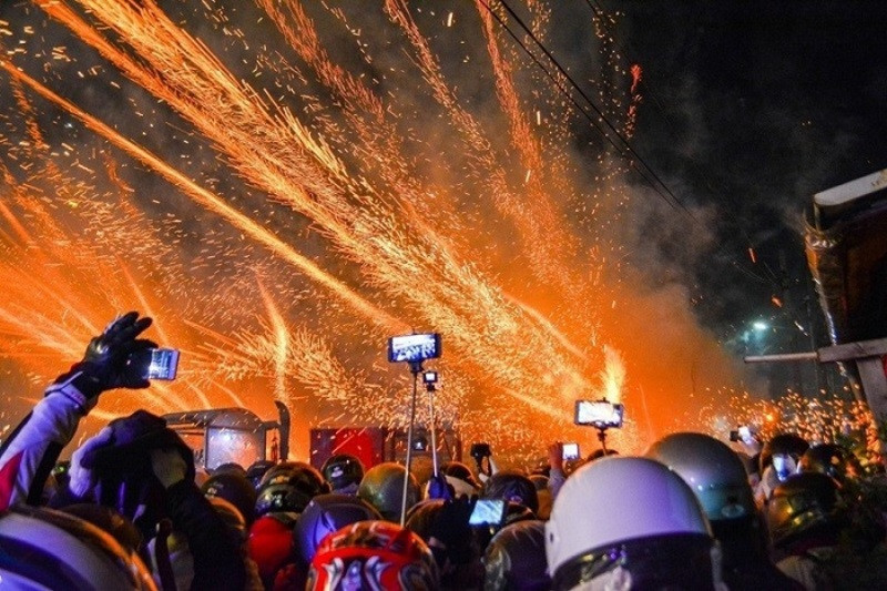 Lễ hội Yanshui Beehive Fireworks 