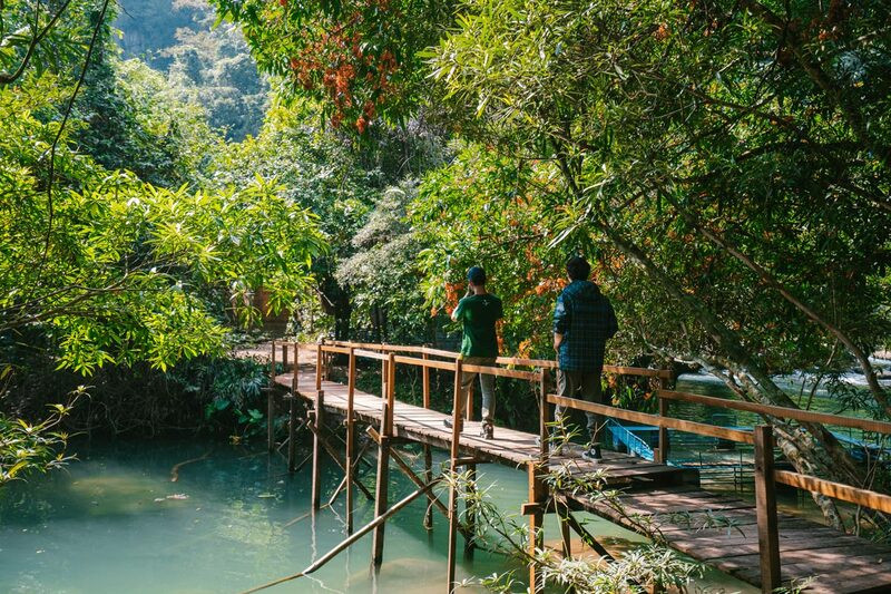 Phong cảnh tại suối Moọc cực kì thích hợp để du khách ngắm cảnh hòa mình vào thiên nhiên 