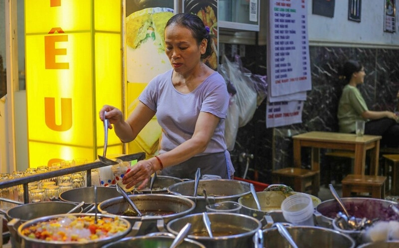 Ở Huế có nhiều hàng chè heo quay 