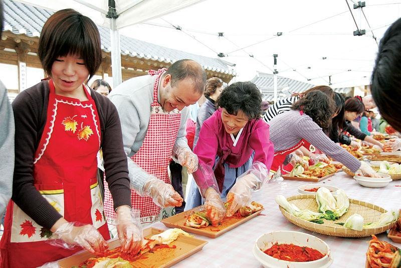 Học làm Kimchi 