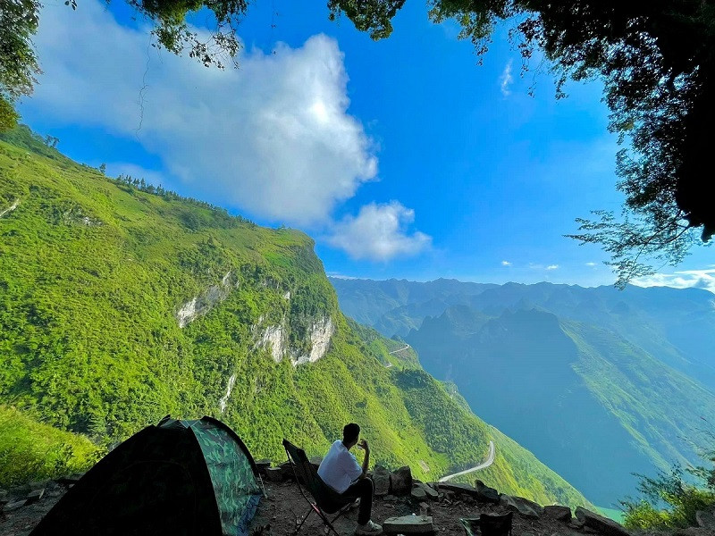 Vách đá trắng Hà Giang