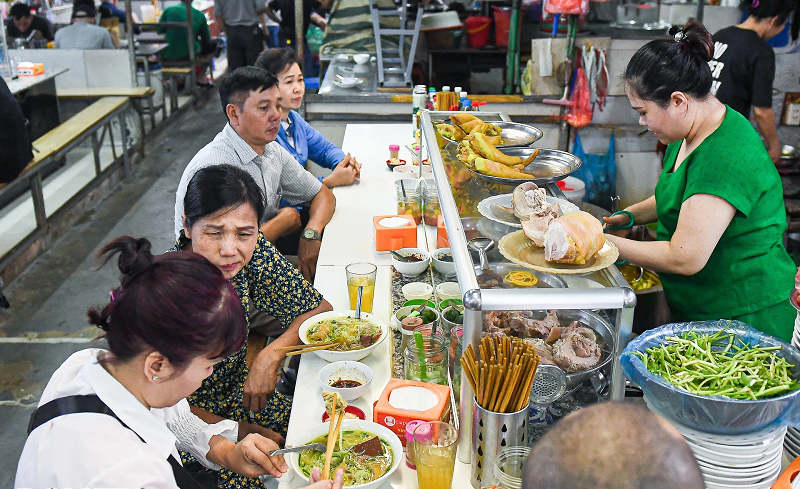 Hàng bún dọc mùng - chị Hằng