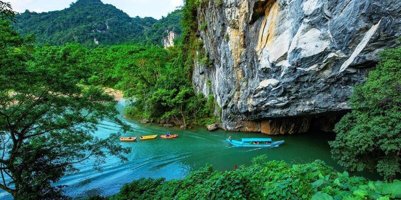Dạo thuyền động Phong Nha - Kẻ Bàng