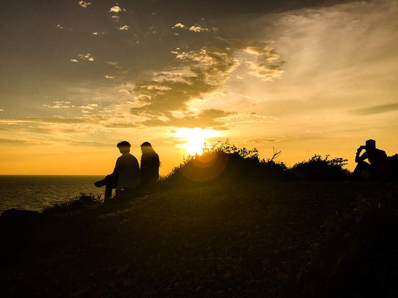 Đón hoàng hôn ở Mũi nghinh Phong
