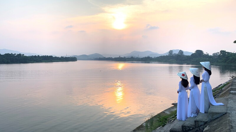 Mùa thu trên sông Hương